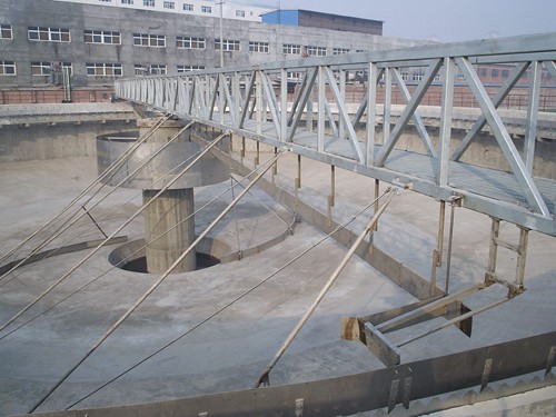 半桥式周边传动刮泥机